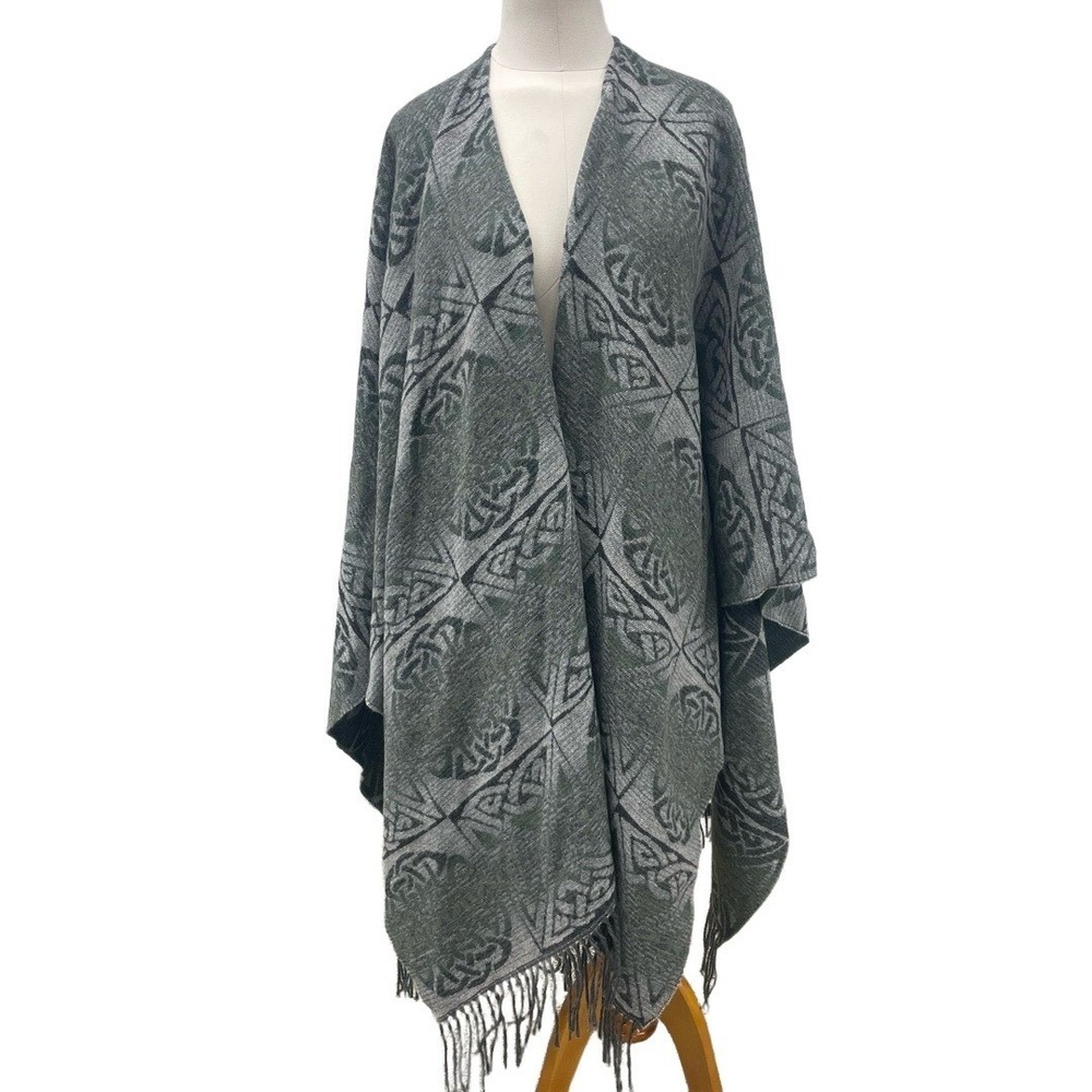 Calzeat Celtic Knot Shawl‎ Cape Wrap Fringed Poncho Ruana Gray Green Festival